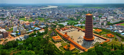 东彦汽车美容加盟在泰来县开店大约是多少钱，泰来县开一家汽车美容店要投多少钱